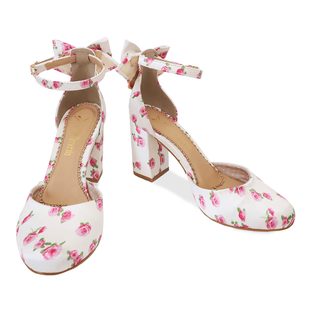 Pump Villain Miss Betty Camafeu Vegan Cetim Rosas Branco - Lolita